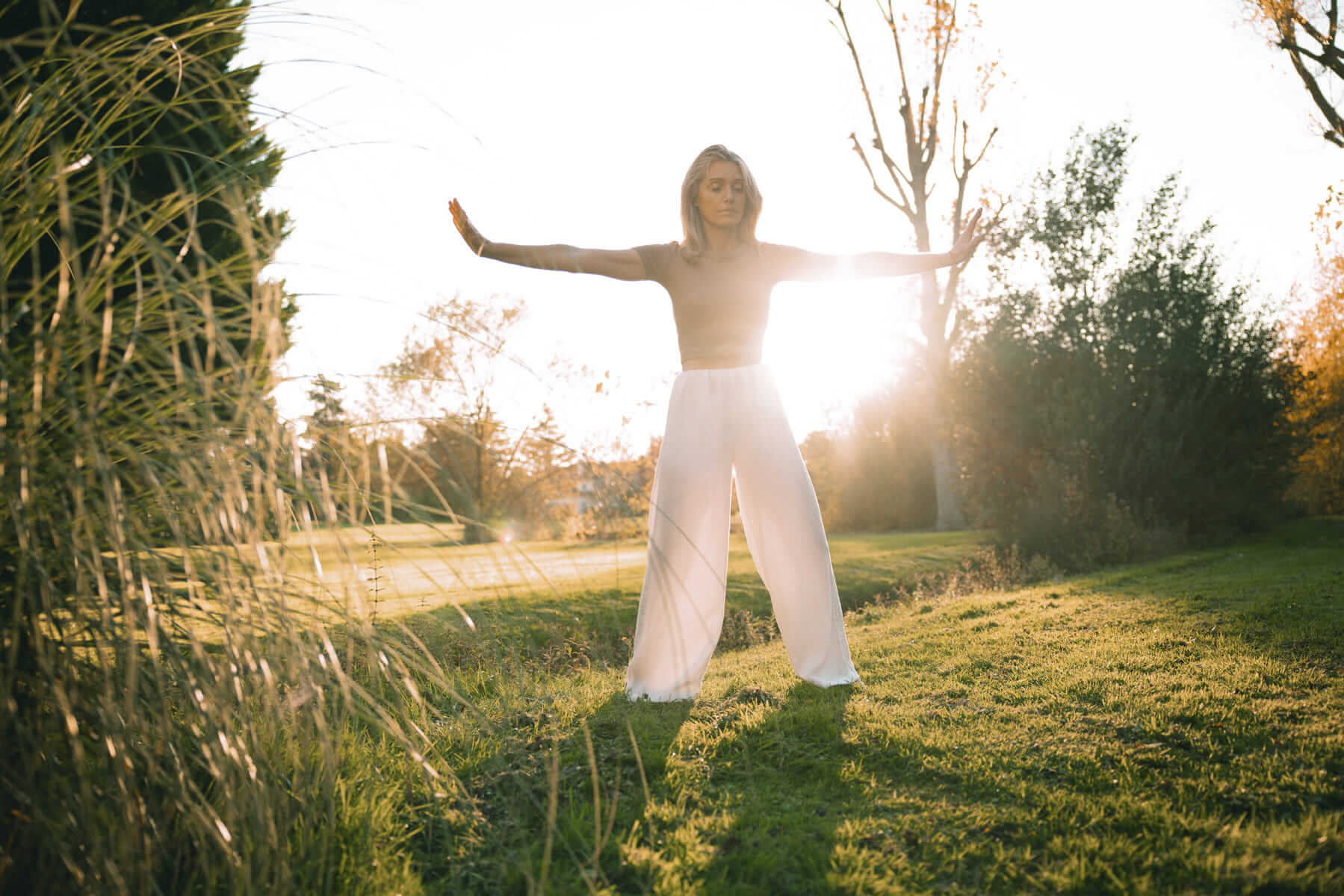 Carole Berthelot lors d’un cours privé de Qi Gong dans les Yvelines près de Saint-Germain-en-Laye