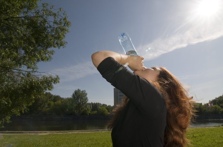 Lire la suite à propos de l’article Fortes chaleurs : comment préserver son énergie, son sommeil et son équilibre naturellement ?