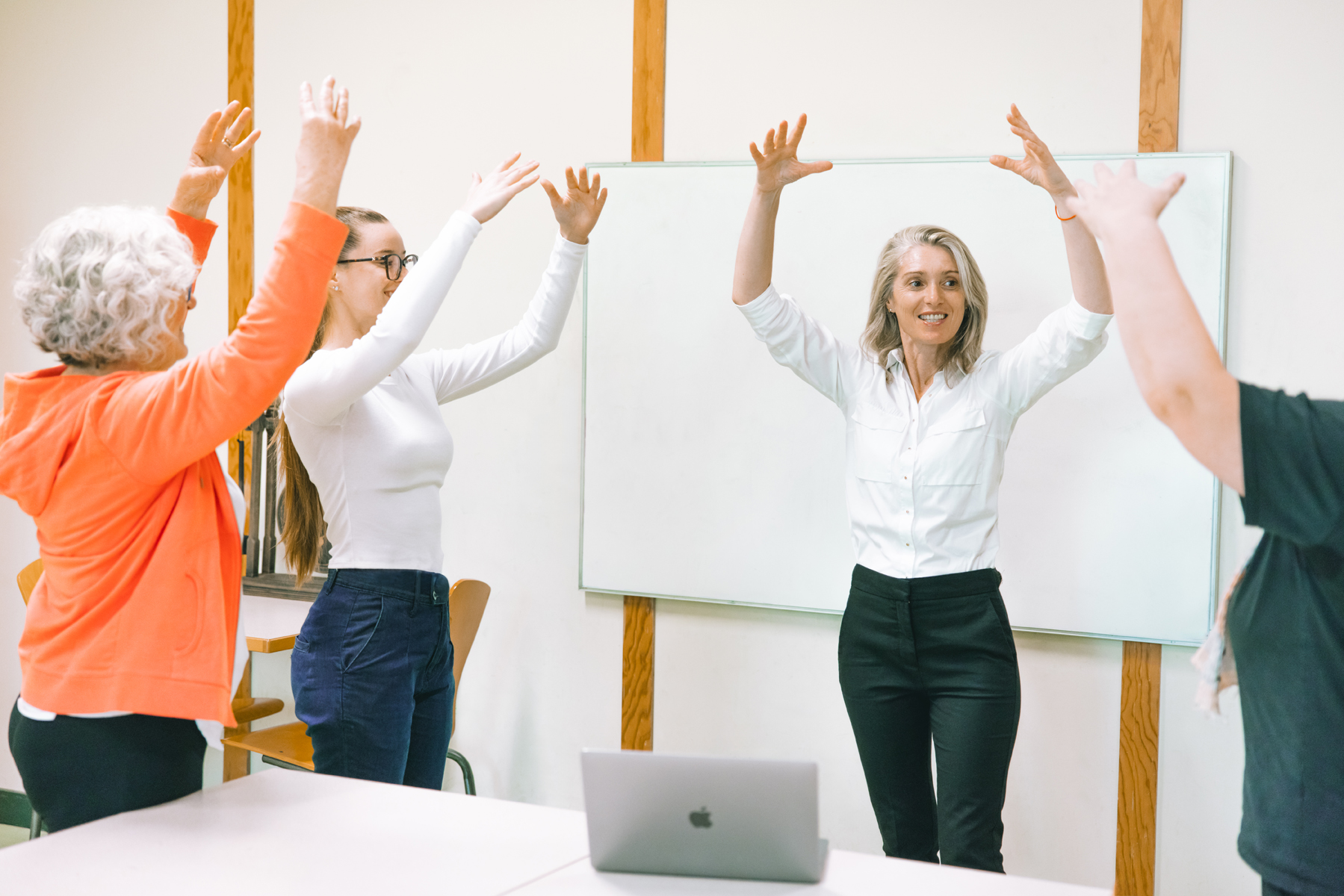 Carole Berthelot animant un atelier de prévention des TMS et de gestion du stress en entreprise